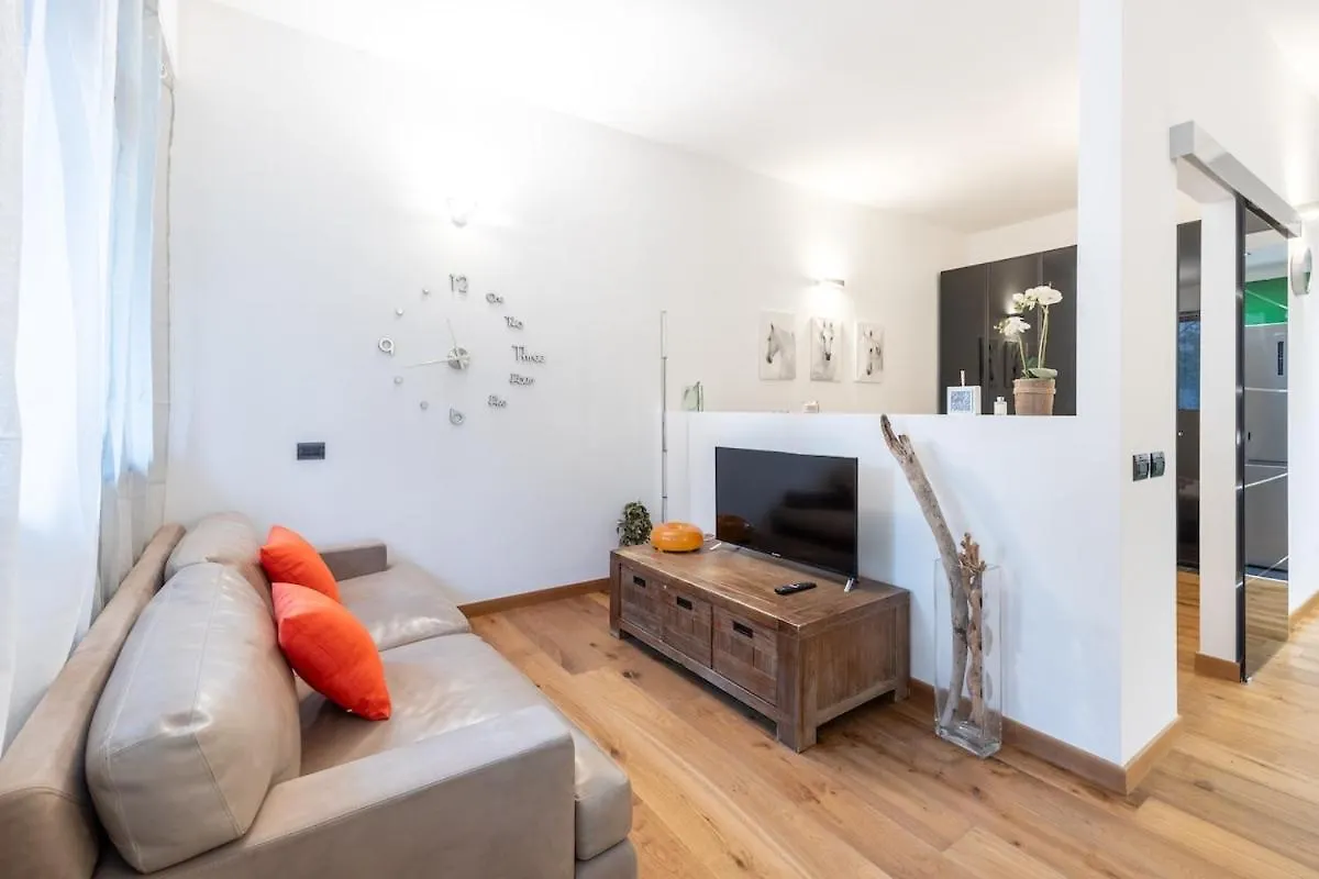 Modern Suite I Free Wifi, Ac & Metro Nearby Milan