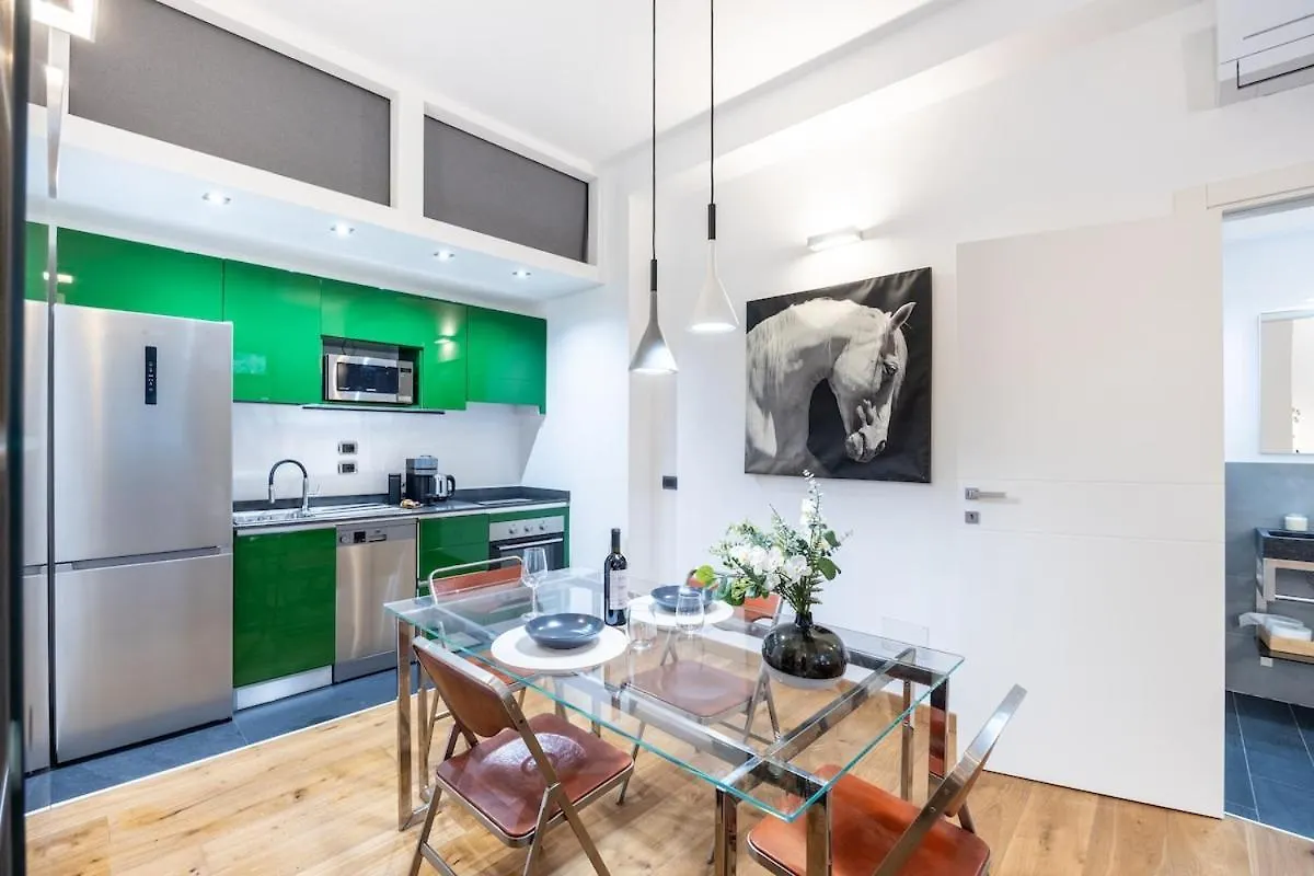 Modern Suite I Free Wifi, Ac & Metro Nearby Milan Italy