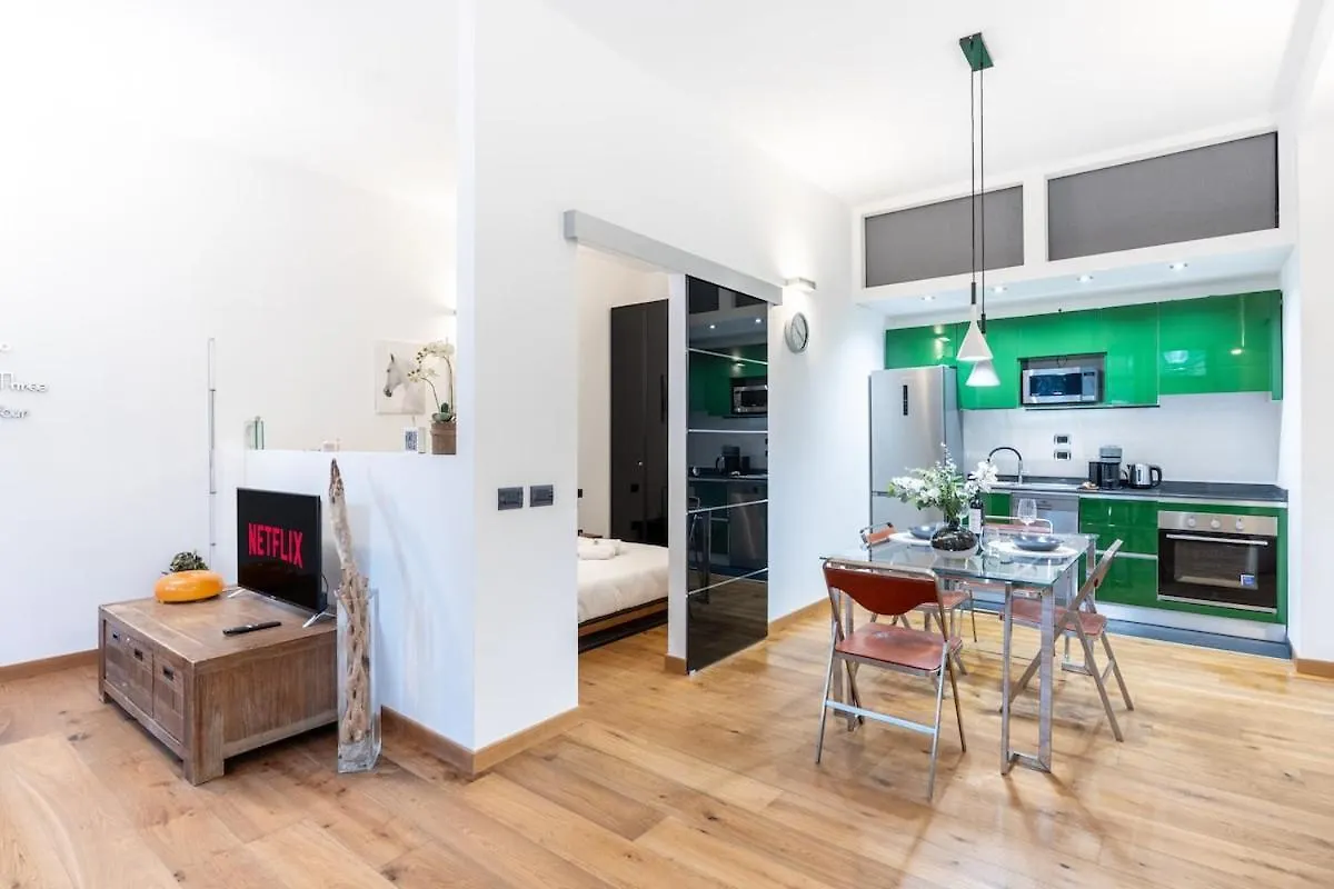 Modern Suite I Free Wifi, Ac & Metro Nearby Milan 0*,