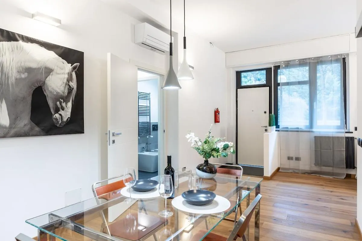 Apartment Modern Suite I Free Wifi, Ac & Metro Nearby Milan Italy
