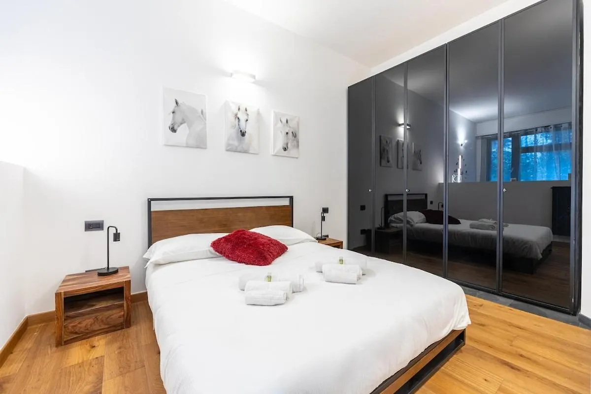 Modern Suite I Free Wifi, Ac & Metro Nearby Milan Apartment