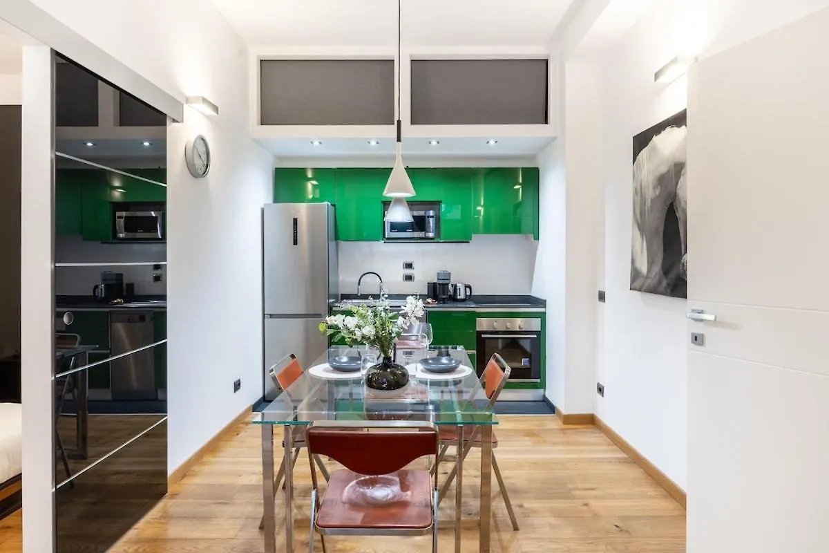 Modern Suite I Free Wifi, Ac & Metro Nearby Milan