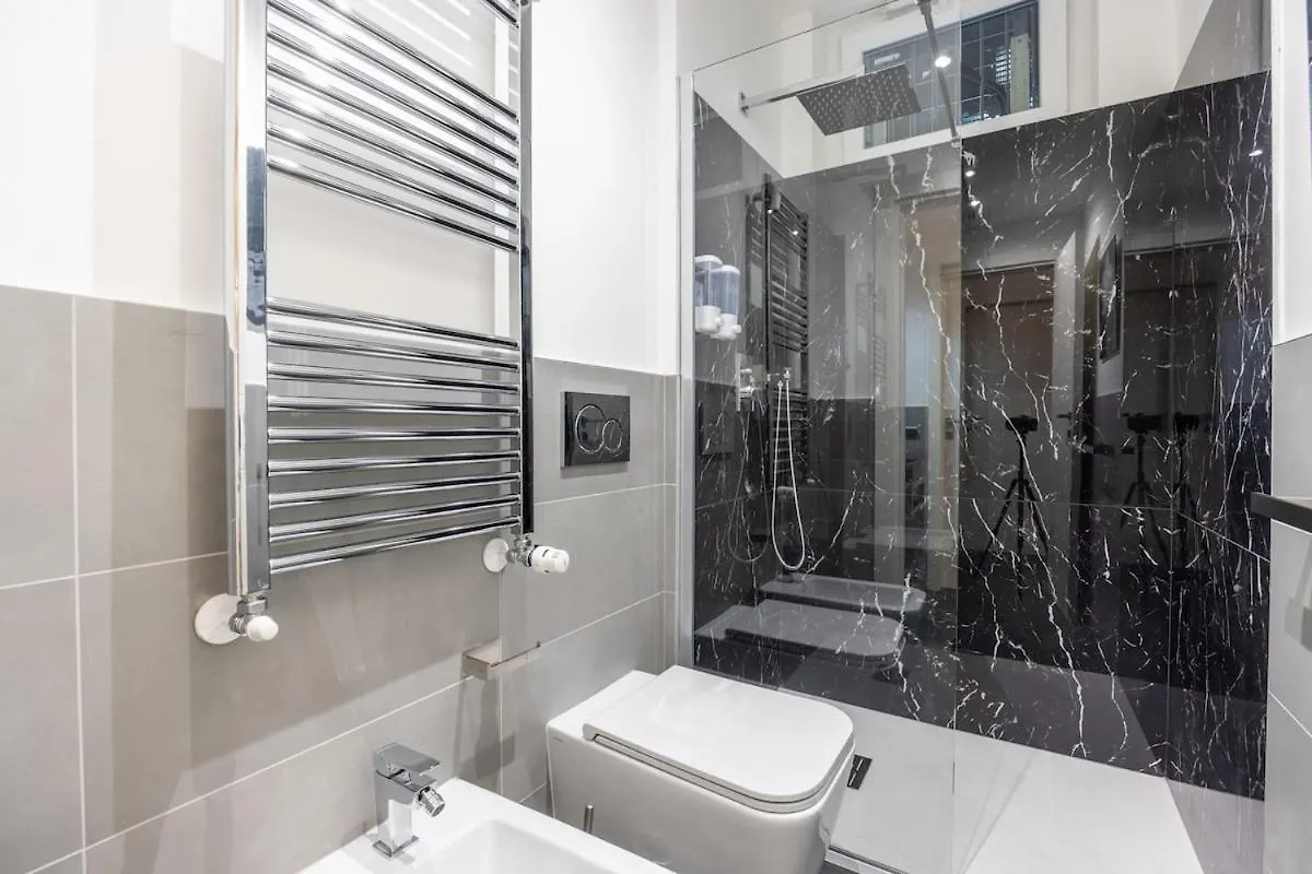 Modern Suite I Free Wifi, Ac & Metro Nearby Milan Italy